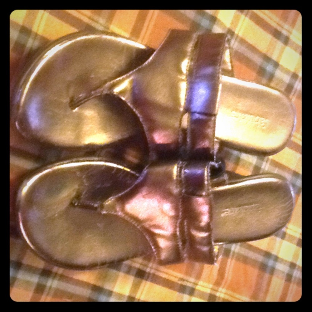 Fabulaire Sandals size 8 in gold gently ❤️